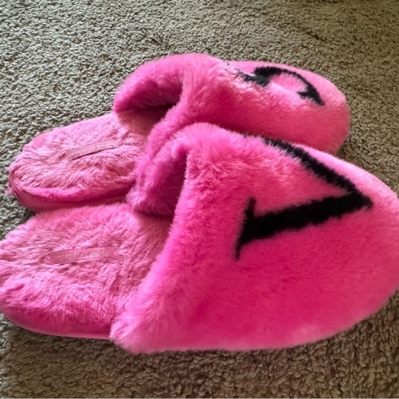 Pink Victoria's Secret Logo Faux Fur Slippers Size L - Picture 4 of 9